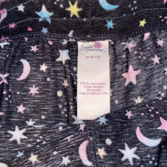 Secret treasures women’s Nike shorts medium - Picture 3 of 4